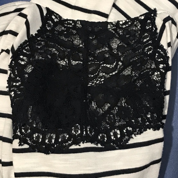 Women’s Apt 9 long-sleeved lace-trim shirt - Picture 12 of 12